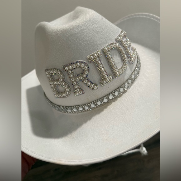 White Bride Cowboy Hat with Veil - Picture 5 of 7